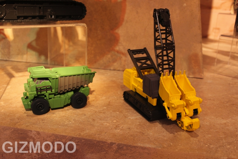 Illustration for article titled Constructicons Devastator Toy Is The Latest Voltron of Transformers, Cement Mixers